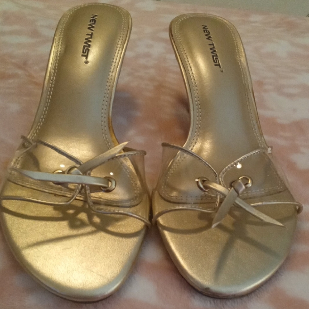 New Twist Sandals